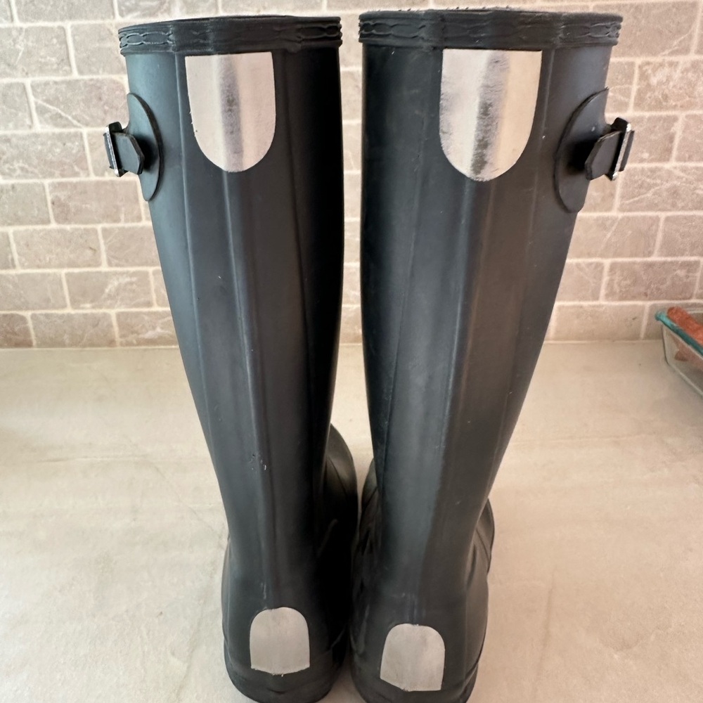Girls size 5 Hunter black rain boots